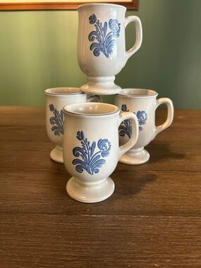 Vintage pfaltzgraff Yorktowne 4 coffee mugs footed pedestal castle mark group A